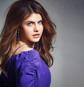 درباره الکساندرا داداریو