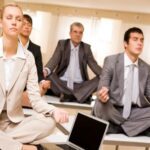 6 روشی مدیتیشن که در محل کار احساس خوشبختی کنید