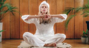 از طریق کندالینی یوگا، هم از بدن خود آگاه میشوید و خواهید دید که چگونه این تمرین بر انرژی، احساسات و حرکت بدن شما، سریع تاثیر می گذارد.