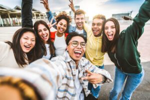 10 نکته کاربردی برای دوست یابی با کسی