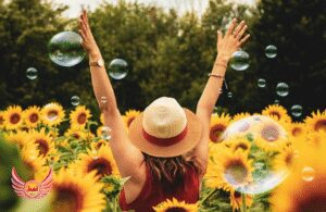 چگونه شاد زندگی کنیم؟ رازهای علمی و عملی برای رسیدن به شادی پایدار