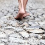 تعبیر خواب برهنه شدن: از رسوایی و افشای راز تا رهایی و پاکی درون