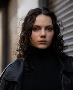 دافنه کین (Dafne Keen)