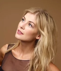 رزاماند پایک (Rosamund Pike)