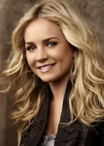 بریت رابرتسون (Britt Robertson)