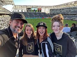 آلیسون هانیگان (Alyson Hannigan) و همسر و خانواده او