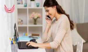 وقتی از خانه کار میکنید، میتوانید زمان بیشتری صرف کار کنید. کار از خانه تمرکز را می طلبد و فکر اشتباه می تواند شما را از مسیر خارج کند.