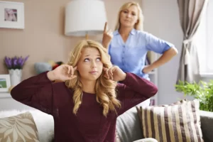 شخص طردکننده چگونه عمل می کن؟ چگونه با یک فرد طرد کننده برخورد می کنید؟ ویژگی های یک فرد انکار کننده چیست؟