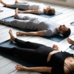 چگونه یوگا نیدرا می تواند به شما کمک کند بیشتر بخوابید