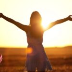 روش های عملی برای ایجاد پذیرش خود و رها کردن منفی ها