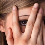 غلبه بر کمرویی: نکات عملی برای اعتماد به نفس اجتماعی