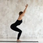 حرکت صندلی در یوگا: از سوزش عضلات تا تقویت اراده (راهنمای جامع)