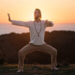 “مدیتیشن حرکتی: تلفیق یوگا، تای چی و پیاده‌روی آگاهانه برای آرامش و تعادل”