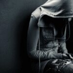 کمبود اعتماد به نفس: ۱۰ نشانه هشداردهنده که هرگز نباید نادیده بگیرید