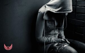 اعتماد به نفس گمشده: ۱۰ نشانه هشداردهنده که هرگز نباید نادیده بگیرید- علائم کمبود اعتماد به نفس