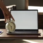 مدیریت زمان در دورکاری: رازهای تعادل کار و زندگی که کسی به شما نمی‌گوید!